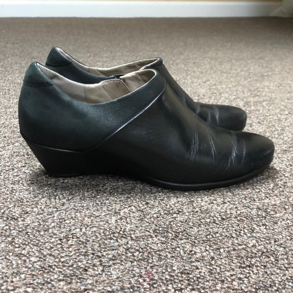 Black ECCO sculptured 45W shoes (slip on) - Picture 3 of 8